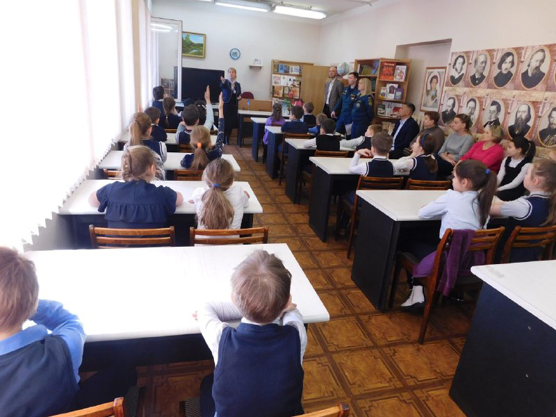 В Химках депутаты «Единой России» рассказали школьникам о пожарной безопасности