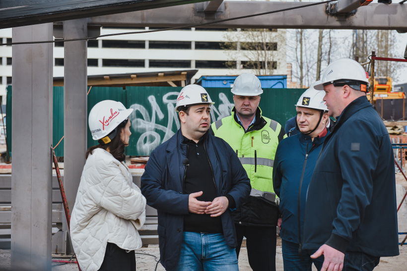 Дмитрий Волошин проверил ход работ по строительству перехода в ЖК «Солнечная система» в Химках