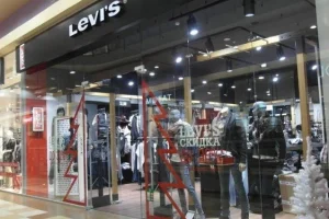 Магазин джинсовой одежды Levi`s 
